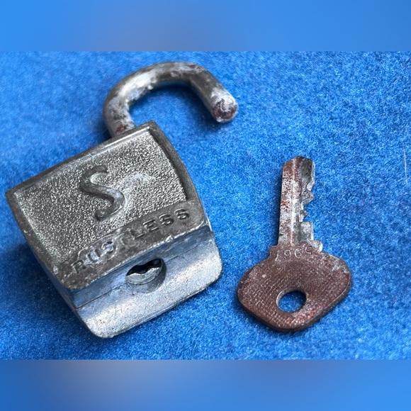 Vintage Slaymaker Rustless  Antique Padlock. Works w/1 key. Rare Patina Steel. - Picture 5 of 8